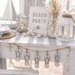 Maritime Deko Girlande Zehentrenner Grau Weiß – Holzgirlande im Shabby Look 4