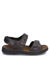 La sandale est de couleur moro-noire et est fabriquée en cuir robuste. Elle dispose d'une fermeture velcro pratique pour un enfilage et un retrait faciles.