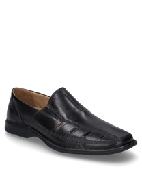 Elegante zapatilla negra de cuero con superficie lisa y orificios laterales de ventilación. El zapato cuenta con un práctico elástico para poner y quitar fácilmente ideal para una apariencia cómoda y elegante.