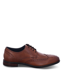 Chaussure élégante en cuir marron avec un laçage classique et de fins détails en perforation. La chaussure a une surface lisse et une semelle robuste et sombre.