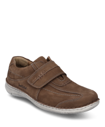 La chaussure à lacets en cuir marron dispose d'une fermeture velcro pratique. La semelle claire et les coutures contrastantes donnent à la chaussure un aspect moderne.