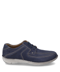 La scarpa è di colore Ocean e presenta una chiusura con lacci. La tomaia è realizzata in pelle liscia con cuciture decorative e un design semplice e moderno.