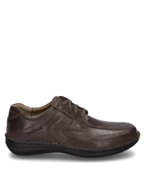 The brown leather shoe features lacing and a subtle decorative stitch. The simple design is complemented by the sturdy sole and the small logo on the side making it ideal for a classic look.