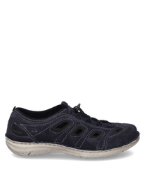 Der Halbschuh in Blau-Kombi besteht aus einem robusten Material mit Schnürung und hat auffällige Ziernähte. Besondere Merkmale sind die seitlichen Aussparungen und die kontrastierende helle Sohle die für einen sportlichen Look sorgen.