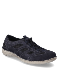 Der Halbschuh in Blau-Kombi besteht aus einem robusten Material mit Schnürung und hat auffällige Ziernähte. Besondere Merkmale sind die seitlichen Aussparungen und die kontrastierende helle Sohle die für einen sportlichen Look sorgen.