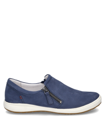 Der blaue Slipper besteht aus einem glatten Material mit einem seitlichen Reißverschluss für einfaches An- und Ausziehen. Der Schuh hat eine weiße Sohle und weist dezente rote Akzente auf die ihm einen modernen Look verleihen.