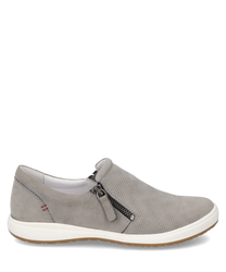 El mocasín gris está hecho de un material liso con un cierre de cremallera lateral para facilitar el poner y quitar. El diseño sencillo se complementa con finos detalles perforados en la superficie.
