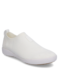 La sneaker blanche est fabriquée en matériau en maille respirant et se caractérise par son design minimaliste sans fermeture. La semelle flexible offre un grand confort de port et est idéale pour le quotidien.