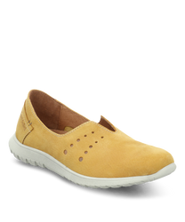 Mocassin jaune en cuir souple sans fermeture avec des trous d'aération latéraux pour la respirabilité. La semelle profilée gris clair offre confort et stabilité.