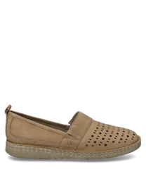 El zapato de color crema está hecho de un material suave con un cierre elástico para facilitar su uso. Las características especiales son los recortes geométricos decorativos en la parte superior que le dan al zapato un diseño aireado.