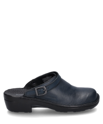 The abyss-colored clog is made of high-quality leather and features a sturdy buckle as a closure. The elegant dark color and comfortable fit give the shoe a timeless design.