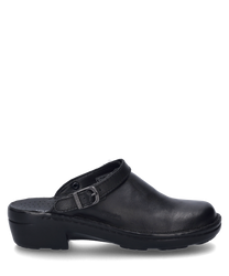 Il clog nero è realizzato in pelle liscia ed è dotato di una fibbia decorativa come chiusura. La scarpa ha una suola stabile e leggermente rialzata per un comfort aggiuntivo.