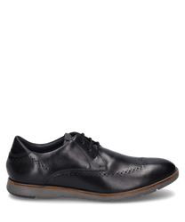 El zapato negro de cuero cuenta con un clásico sistema de cordones y detalles de perforación discretos. La superficie lisa y la suela robusta le dan al zapato una apariencia elegante y a la vez casual.