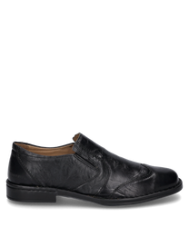 El mocasín negro está hecho de cuero brillante y tiene un cómodo cierre de goma elástica. El zapato se caracteriza por su superficie lisa y la discreta costura.