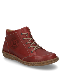 La bota en color hibisco está hecha de cuero de alta calidad y cuenta con una cremallera lateral. El zapato tiene una suela robusta y un discreto logo de JS en el lado exterior.