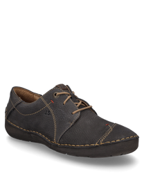 De halve schoen is gemaakt van titan kleurig leer met een opvallende vetersluiting. Opvallend zijn de contrasterende stiksels en de comfortabele platte zool die zorgt voor een casual look.
