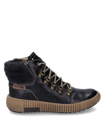 La bota negra de cuero liso tiene una cremallera en el costado y cordones beige. El zapato tiene una suela marrón con perfil y un acabado de caña suave y peludo para mayor comodidad.