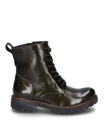 La bota de color oliva hecha de imitación de cuero brillante cuenta con una cremallera lateral para facilitar su puesta y retirada. Tiene una suela de perfil robusto y cordones decorativos para un look moderno.