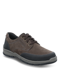 Der Halbschuh ist aus braunem Leder mit schwarzen Akzenten gefertigt und hat eine robuste Schnürung. Die Sohle ist grau und bietet guten Halt während kontrastierende Nähte das Design abrunden.