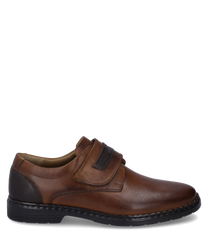 Der Halbschuh in cognac-kombi zeigt ein elegantes Design mit einem praktischen Klettverschluss. Das hochwertige Leder verleiht dem Schuh eine glatte Oberfläche und einen edlen Look.