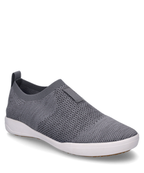 Sneaker w kolorze dżinsowym wykonany jest z oddychającego materiału dzianinowego i nie ma zapięcia. Projekt jest minimalistyczny z elastyczną białą podeszwą dla wygody noszenia.