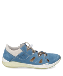 Baskets bleues avec lacets fabriquées en daim et textile. La chaussure présente des détails découpés et une semelle claire et mouchetée pour un style et un confort supplémentaires.