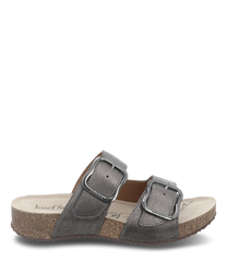 Sandalo grigio con due chiusure in velcro regolabili e una comoda suola in sughero. Ideale per l'uso quotidiano con un design semplice e materiali robusti.