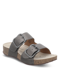 Sandalo grigio con due chiusure in velcro regolabili e una comoda suola in sughero. Ideale per l'uso quotidiano con un design semplice e materiali robusti.