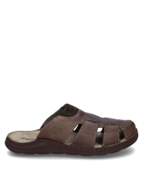 Sandale en cuir marron sans fermeture avec un design ouvert et des coutures visibles. La semelle est robuste et légèrement rembourrée pour un confort supplémentaire.