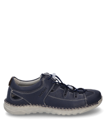 Zapato de cuero azul oscuro con cordones costuras blancas en contraste y una suela de goma clara y estable. Características especiales son las aberturas laterales y el bordado decorativo en el lado exterior.