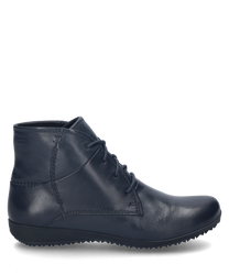 Die Stiefelette in der Farbe Ocean besteht aus glänzendem Leder und verfügt über eine elegante Schnürung. Der Schuh hat eine glatte Oberfläche und dezente Nähte die ihm einen modernen Look verleihen.