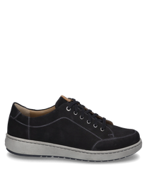 The black sneaker with lacing impresses with its simple design and contrasting light gray sole. The leather upper gives the shoe an elegant look and durability.