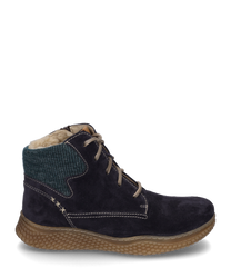 Die Stiefelette in der Farbgebung 'jeans-kombi' besteht aus weichem Veloursleder mit einer Schnürung als Verschluss. Der Schuh ist mit einem warmen Innenfutter ausgestattet und hat eine rutschfeste Gummisohle.