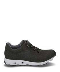 La sneaker è realizzata in feltro grigio e presenta una classica allacciatura. Si distingue per una suola bianca con speciali cuscinetti d'aria che offrono ulteriore comfort.