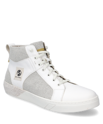 Nowoczesny sneaker z sznurowaniem wykonany z białej skóry i szarego materiału. Szczególną cechą jest logo "Spirit of Nature" z boku połączone z nakrapianą podeszwą dla naturalnego wyglądu.