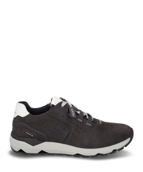 Zapatilla gris oscuro con cordones de cuero con detalles perforados para la transpirabilidad. Suela blanca y parte trasera combinada con un diseño deportivo para comodidad y estilo.