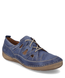 Der Halbschuh in Blau besticht durch seine offene Schnürung und das weiche Leder. Die kontrastierenden Nähte und die flache helle Sohle verleihen ihm einen lässigen Look.