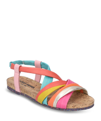 Sandalia colorida con suela de corcho y cierre de hebilla. Las correas en rosa naranja azul amarillo y plata ofrecen un aspecto fresco y moderno.