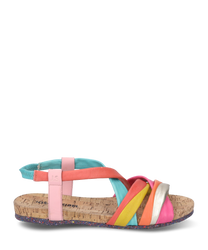 Sandalia colorida con suela de corcho y cierre de hebilla. Las correas en rosa naranja azul amarillo y plata ofrecen un aspecto fresco y moderno.
