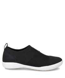 Czarny sneaker wykonany jest z oddychającego materiału siatkowego i nie ma zapięcia. Charakteryzuje się białą podeszwą i minimalistycznym designem który łączy komfort i styl.