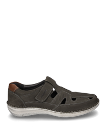 Der Halbschuh aus dunkelgrauem Leder hat einen praktischen Klettverschluss und markante Ziernähte. Die hellgraue Sohle und die Cut-Out-Details verleihen dem Schuh einen modernen Look.