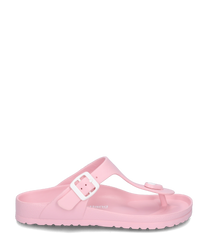 Roze teenslipper gemaakt van synthetisch materiaal met een witte gespsluiting. De slipper heeft een eenvoudig ontwerp en een comfortabele pasvorm ideaal voor zomerse dagen.