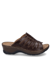 Le sabot est fabriqué en cuir marron avec une fermeture élastique. Il se distingue par une semelle intérieure confortable et une semelle stable en bois qui offre un look naturel.