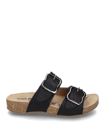 Zwarte sandaal met twee verstelbare klittenbandsluitingen en een gevormde voetbed. Bovenmateriaal van leer kurken zool met antislip onderkant.