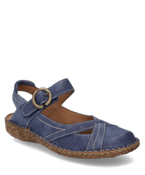 Blaue Sandale aus Leder mit Klettverschluss und dekorativer Metall-Schnalle. Die Sandale hat eine gemusterte Sohle und kontrastierende weiße Nähte die dem Schuh einen modischen Akzent verleihen.