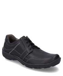Zwarte leren veterschoen met veters. Zichtbare sierstiksels en een gevoerde binnenkraag voor extra comfort.