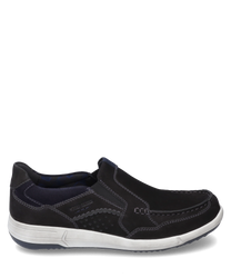 Mocasines negros de cuero con elástico para poner y quitar fácilmente. El zapato tiene una suela gris claro y costuras decorativas llamativas que le dan un aspecto deportivo.