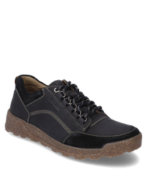 Chaussure noire à lacets en cuir avec des accents en daim. La chaussure a une semelle robuste marron avec une légère texture et des coutures contrastées.
