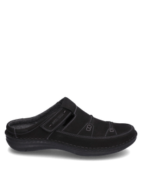 Zwarte leren instapper met klittenbandsluiting. De schoen heeft zichtbare sierstiksels en een gevoerde binnenzool voor extra comfort.