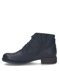The ankle boot is made of smooth dark blue leather and features a decorative lacing. Special characteristics include the floral pattern at the top and the sturdy flat sole.